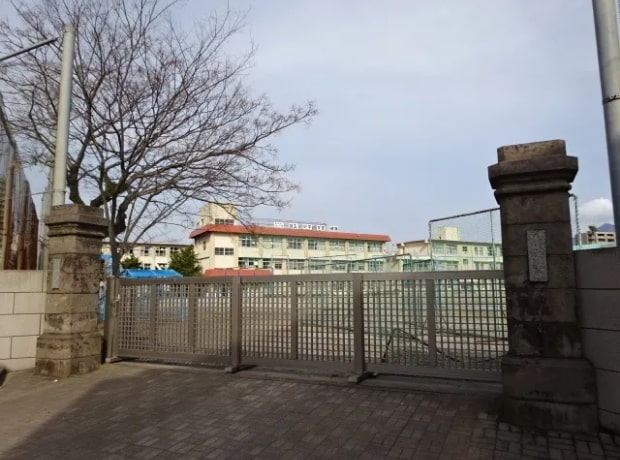 天保山中学校・徒歩13分(1020m)