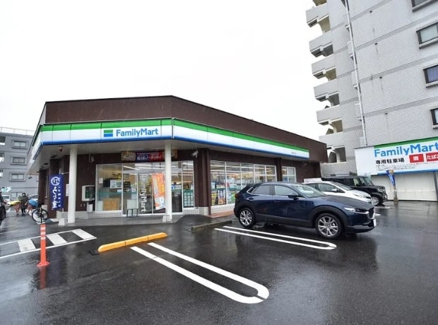 ファミリーマート下荒田四丁目店・徒歩6分(470m)